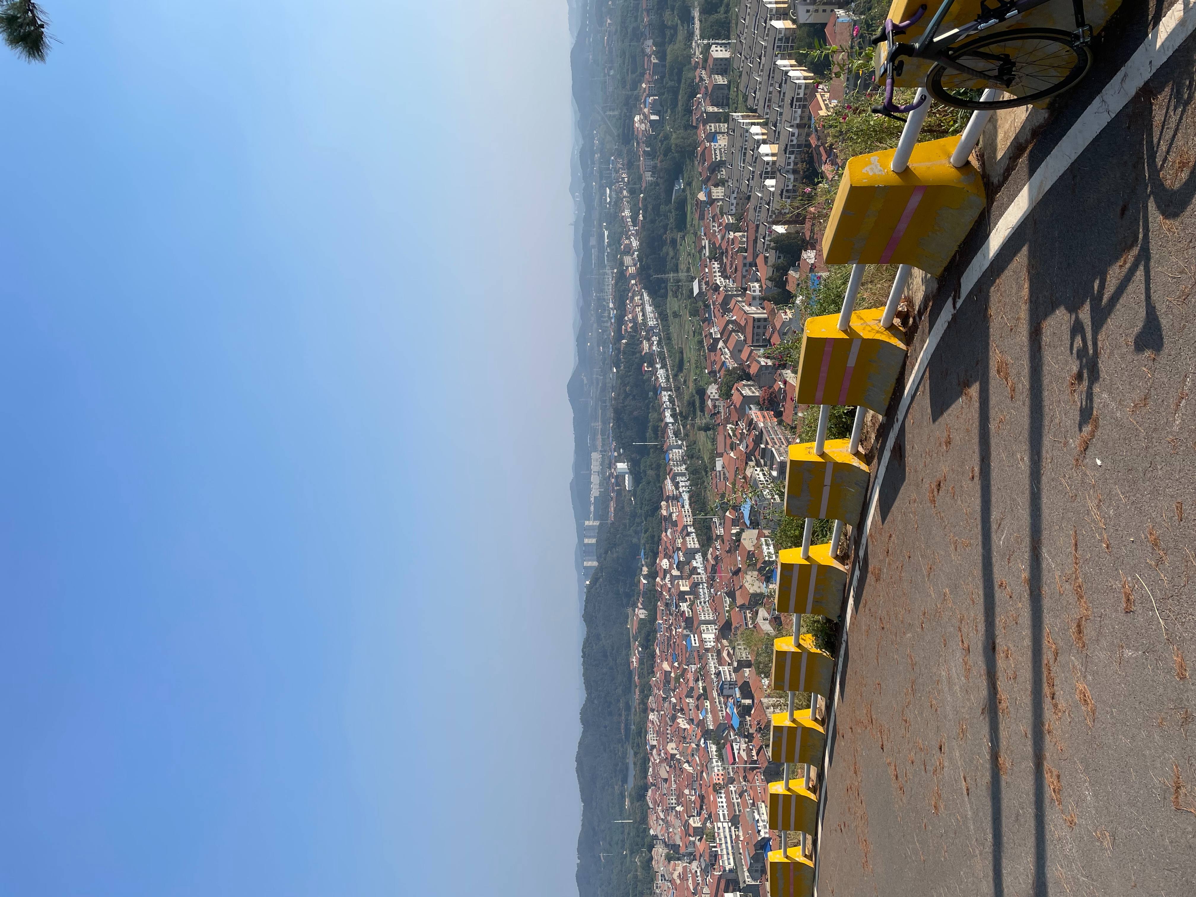 2023-10-15 武汉不知名山盘山公路.jpg